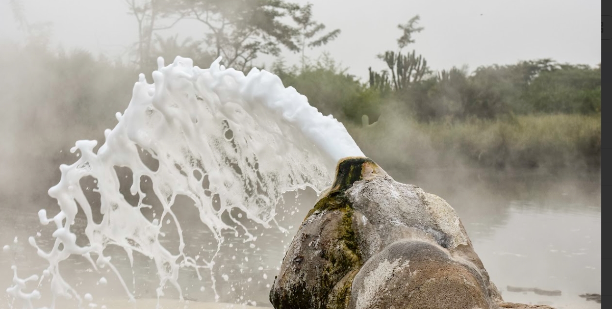 A-HOT-SPRING-AT-SEMULIKI-NATIONAL-PARK.